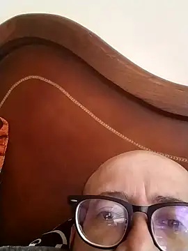 Snapshot of horfet chatting on 10.18.25 horfet online show from 10.18.25