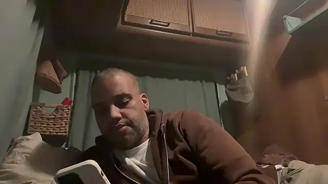 Snapshot of AbsolutMouuah chatting on 11.04.25 AbsolutMouuah online show from 11.04.25