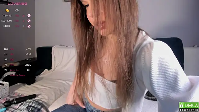 Snapshot of wwildfox chatting on 12.16.25 wwildfox online show from 12.16.25