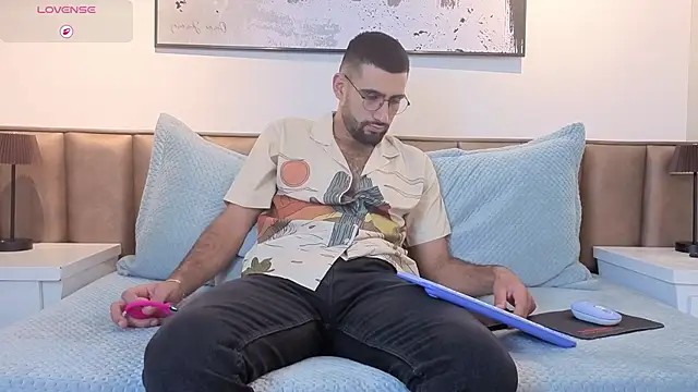 Snapshot of Ethan__Walker chatting on 03.17.26 Ethan Walker online show from 03.17.26