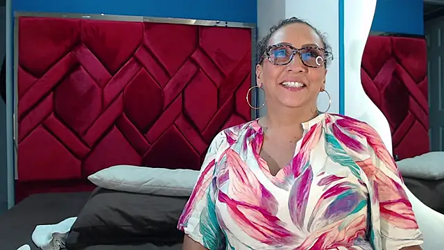 Snapshot of EvaMills1 chatting on 02.20.25 EvaMills1 online show from 02.20.25