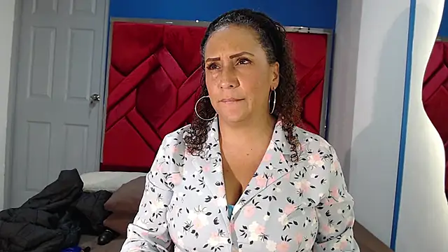 Snapshot of EvaMills1 chatting on 02.25.25 EvaMills1 online show from 02.25.25