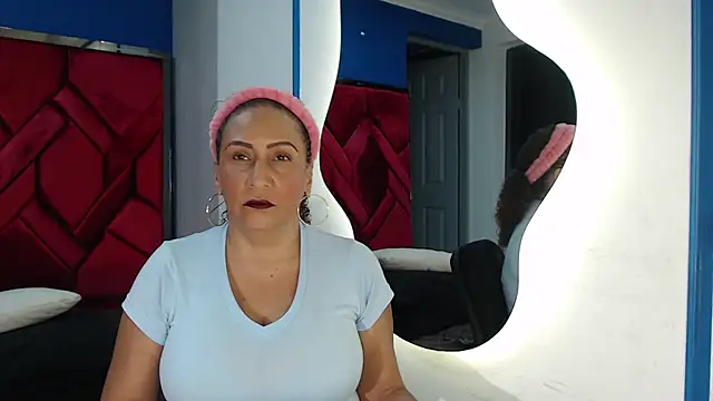 EvaMills1 online show from 02.26.25