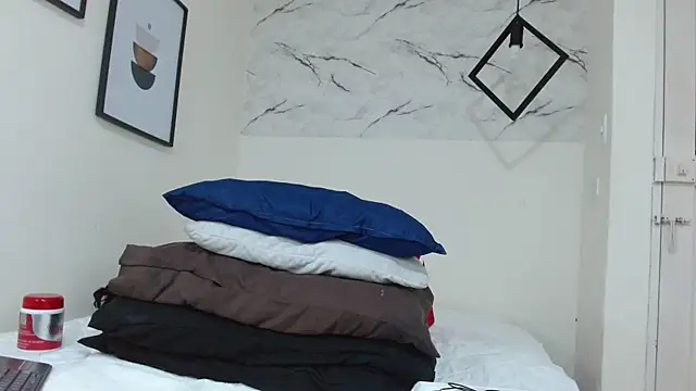 Snapshot of EvaMills1 chatting on 11.10.25 EvaMills1 online show from 11.10.25