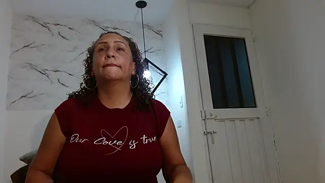 Snapshot of EvaMills1 chatting on 11.22.25 EvaMills1 online show from 11.22.25