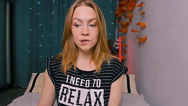 InsatiableFoxX online show from 10.17.25