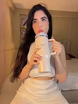 Mavi Coless online show from 11.08.25