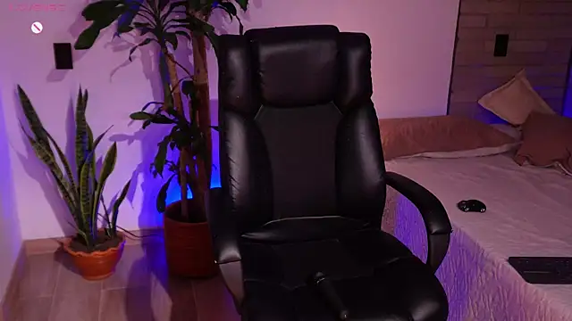 Snapshot of sammy_laszlow chatting on 12.21.25 sammy laszlow online show from 12.21.25