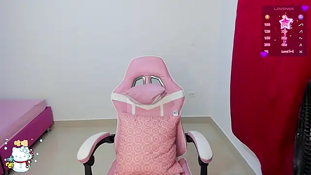 Snapshot of sofi_cute01 chatting on 12.14.24 sofi cute01 online show from 12.14.24