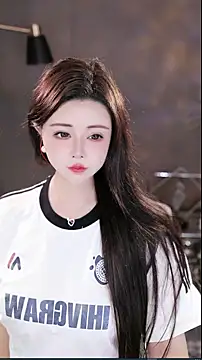 Qiaoqiao  online show from 12.05.25