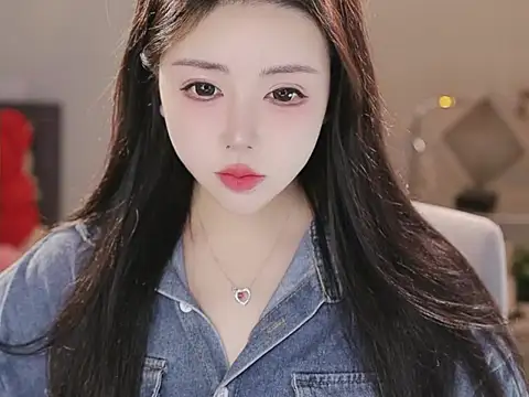 Qiaoqiao  online show from 12.16.25