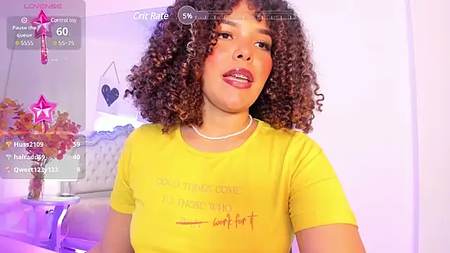 Snapshot of NiaColusi chatting on 12.18.24 NiaColusi online show from 12.18.24