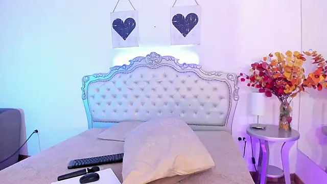 Snapshot of NiaColusi chatting on 02.11.25 NiaColusi online show from 02.11.25