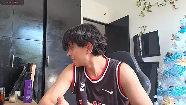 Snapshot of Haruto2001 chatting on 12.16.24 Haruto2001 online show from 12.16.24