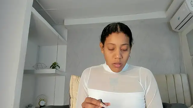 Snapshot of flavia_cruz chatting on 05.09.26 flavia cruz online show from 05.09.26