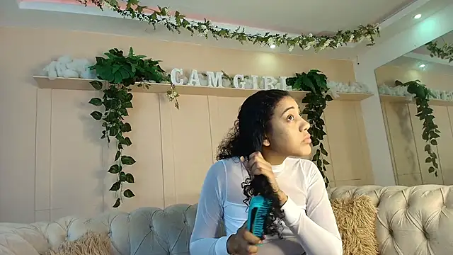 Snapshot of flavia_cruz chatting on 05.25.26 flavia cruz online show from 05.25.26
