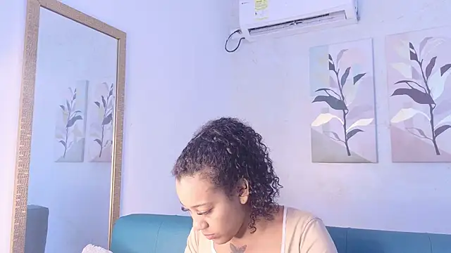 Snapshot of flavia_cruz chatting on 06.16.26 flavia cruz online show from 06.16.26