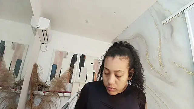 Snapshot of flavia_cruz chatting on 06.17.26 flavia cruz online show from 06.17.26
