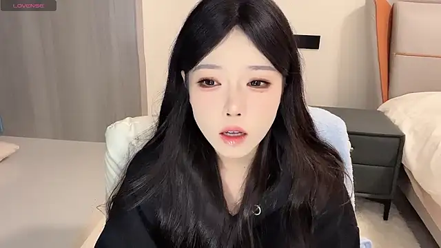 Q-ing online show from 01.04.25