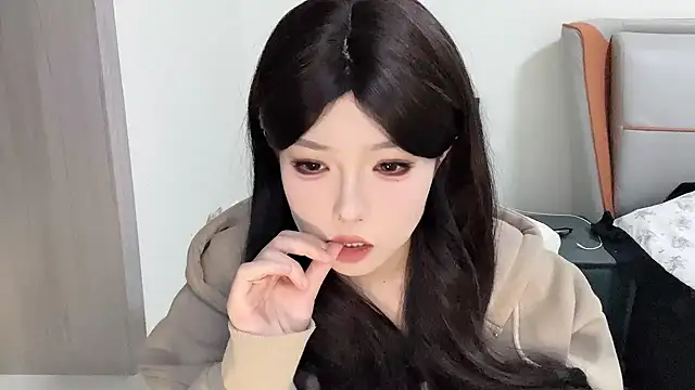 Q-ing online show from 02.24.25