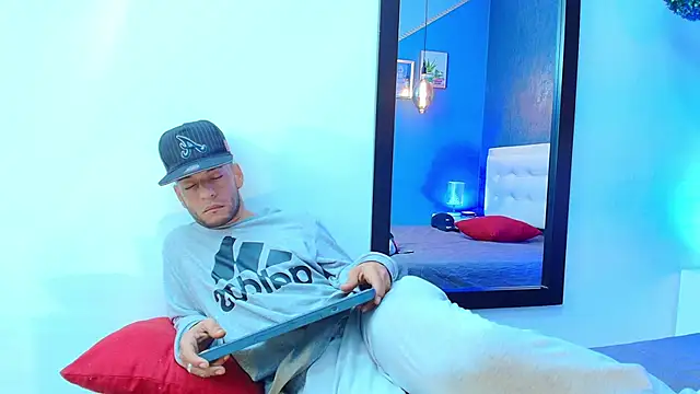 Snapshot of Andrey_u92 chatting on 02.13.25 Andrey u92 online show from 02.13.25
