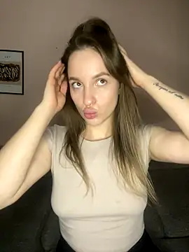 Snapshot of EdnaBradley chatting on 10.18.25 EdnaBradley online show from 10.18.25