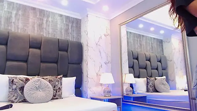 Snapshot of SophieWolkman chatting on 02.28.26 SophieWolkman online show from 02.28.26