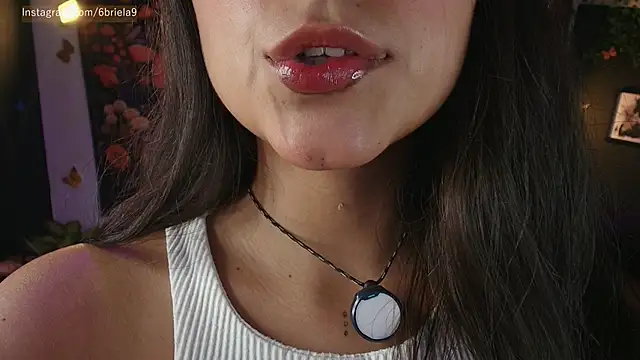 Snapshot of 6Briela9_ chatting on 04.02.26 6Briela9 online show from 04.02.26