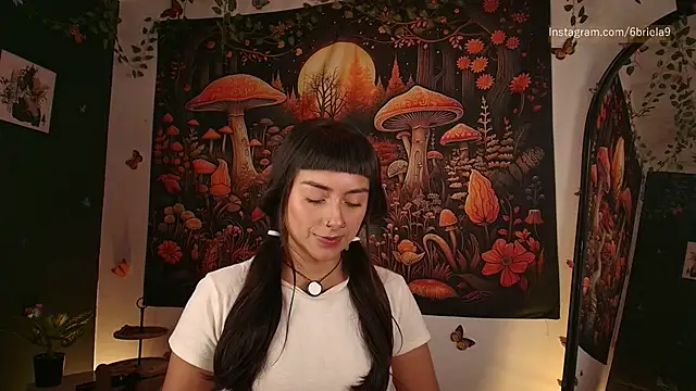 Snapshot of 6Briela9_ chatting on 05.17.26 6Briela9 online show from 05.17.26
