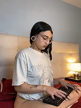 Snapshot of Cintya_Kros chatting on 03.04.25 Cintya Kros online show from 03.04.25