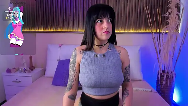 Snapshot of Liz_grey_ chatting on 02.06.26 Liz grey online show from 02.06.26