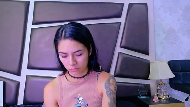 Snapshot of NicoleEsposito chatting on 06.17.26 NicoleEsposito online show from 06.17.26