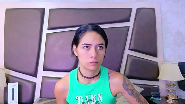 Snapshot of NicoleEsposito chatting on 06.18.26 NicoleEsposito online show from 06.18.26