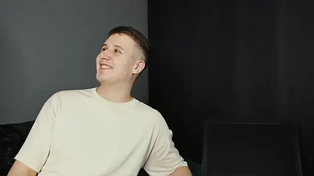 Snapshot of Pinku_kitsune chatting on 03.21.25 Pinku kitsune online show from 03.21.25