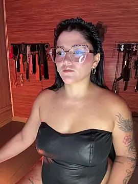 Snapshot of yey_bdsm chatting on 04.19.26 yey bdsm online show from 04.19.26