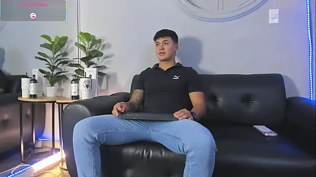 Snapshot of Cristopher_strong chatting on 06.02.26 Cristopher strong online show from 06.02.26