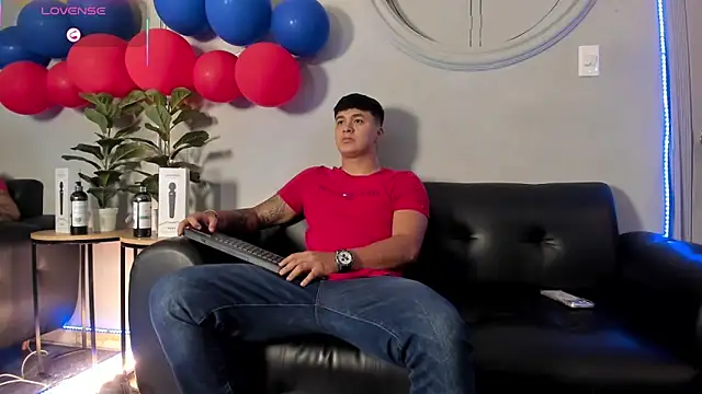 Snapshot of Cristopher_strong chatting on 06.12.26 Cristopher strong online show from 06.12.26