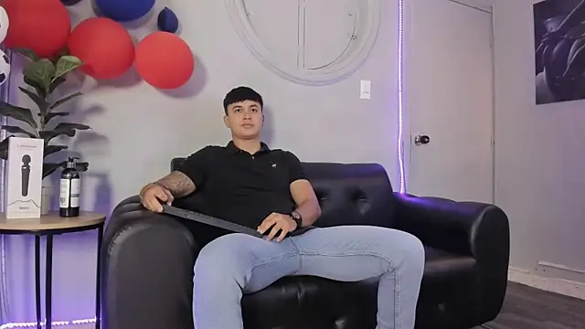 Snapshot of Cristopher_strong chatting on 06.19.26 Cristopher strong online show from 06.19.26