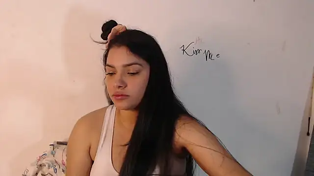 lolaa staars online show from 03.15.25