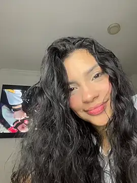 lolaa staars online show from 10.11.25