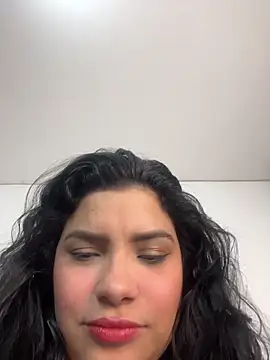 lolaa staars online show from 10.14.25