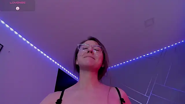 Snapshot of Ich_Bin_Julia chatting on 02.13.25 Ich Bin Julia online show from 02.13.25