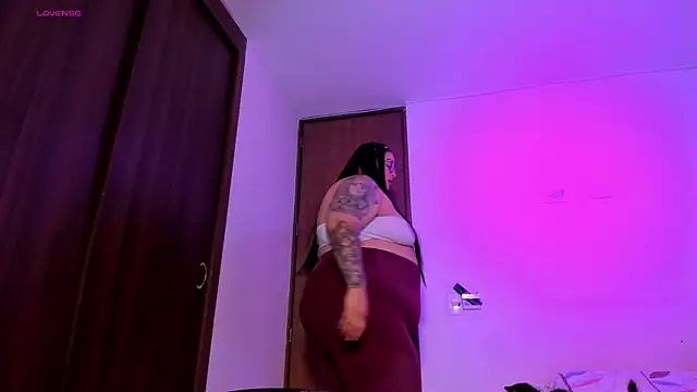 Snapshot of Apriilpeach_ chatting on 12.19.25 Apriilpeach online show from 12.19.25