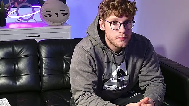 Snapshot of BlueEyedTallGuy94 chatting on 11.07.25 BlueEyedTallGuy94 online show from 11.07.25