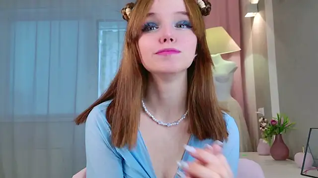 b4by LoL1 online show from 10.11.25