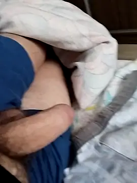 Snapshot of Grig1982 chatting on 11.21.25 Grig1982 online show from 11.21.25