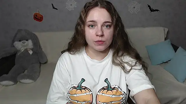 Snapshot of _Sweet_Lana chatting on 10.31.25 Sweet Lana online show from 10.31.25