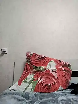 Snapshot of MIDGET-TITS chatting on 01.22.25 MIDGET-TITS online show from 01.22.25