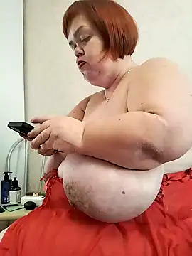 Snapshot of MIDGET-TITS chatting on 01.31.25 MIDGET-TITS online show from 01.31.25