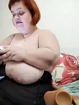 Snapshot of MIDGET-TITS chatting on 02.05.25 MIDGET-TITS online show from 02.05.25